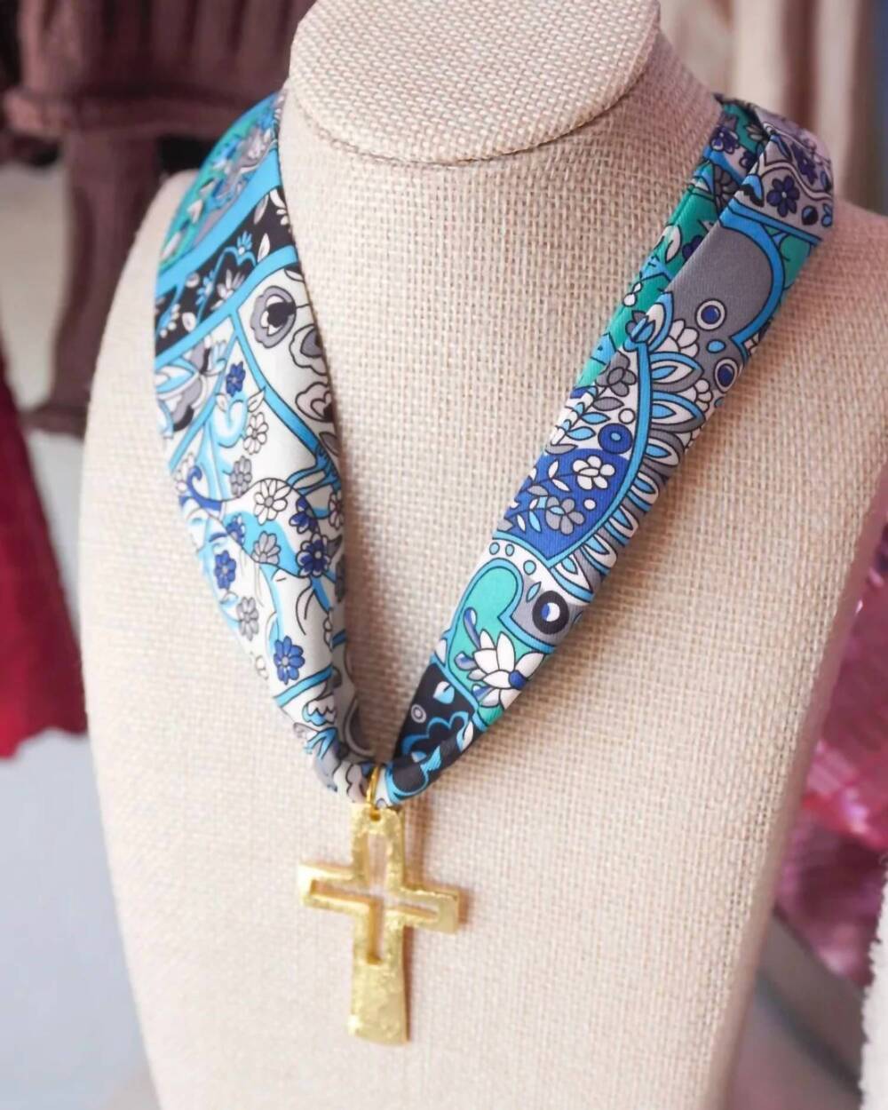 NEW HART DESIGNS women's tide cross necklace in blue